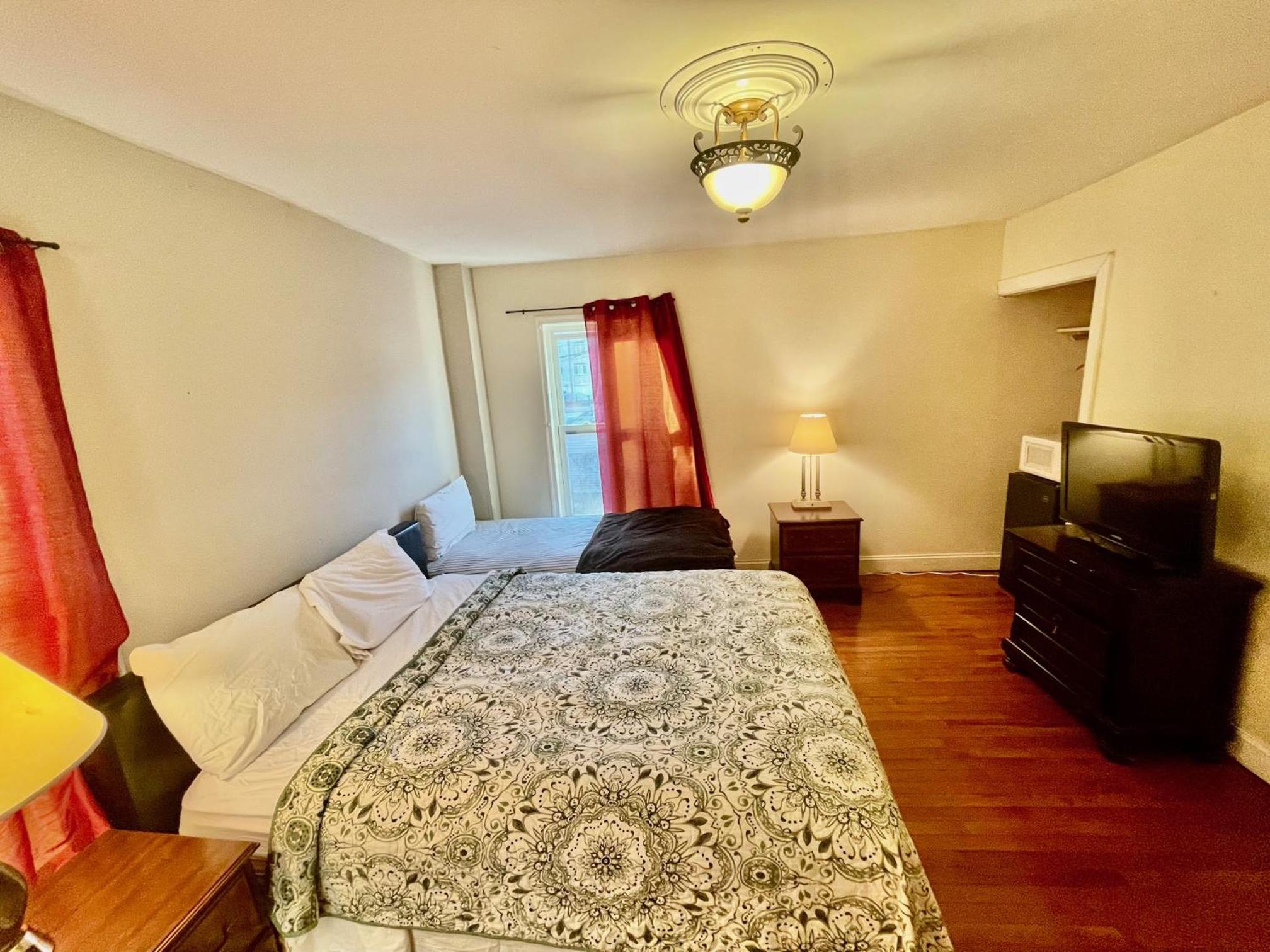 EWR AIRPORT Motel house Newark NJ view 4