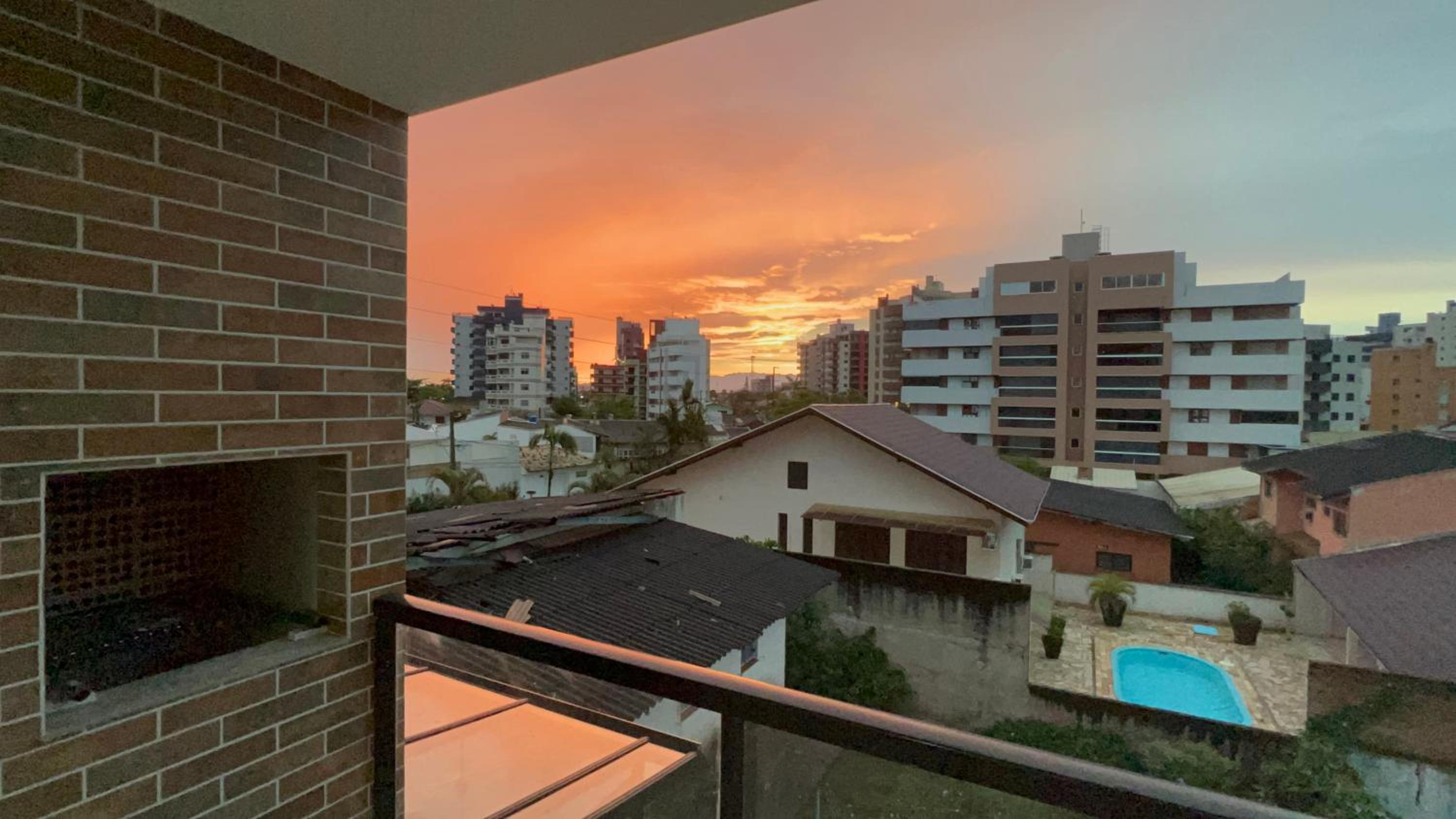 Apto novo com AC 1 quadra da praia Guaratuba PR