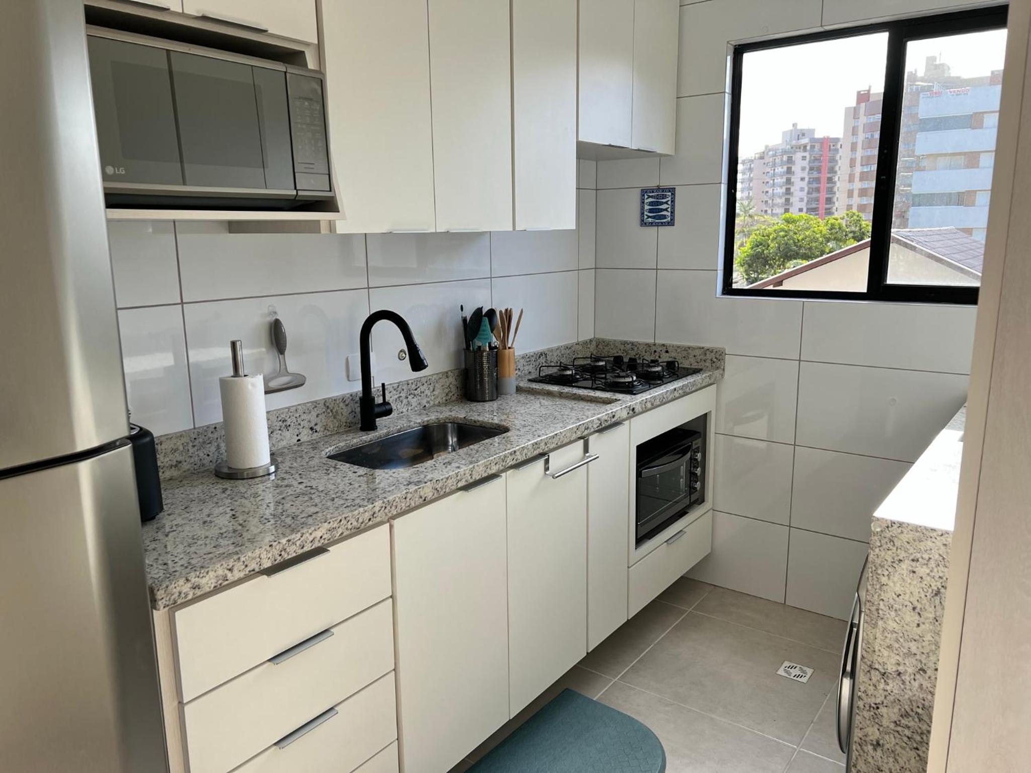 Apto novo com AC 1 quadra da praia Guaratuba PR