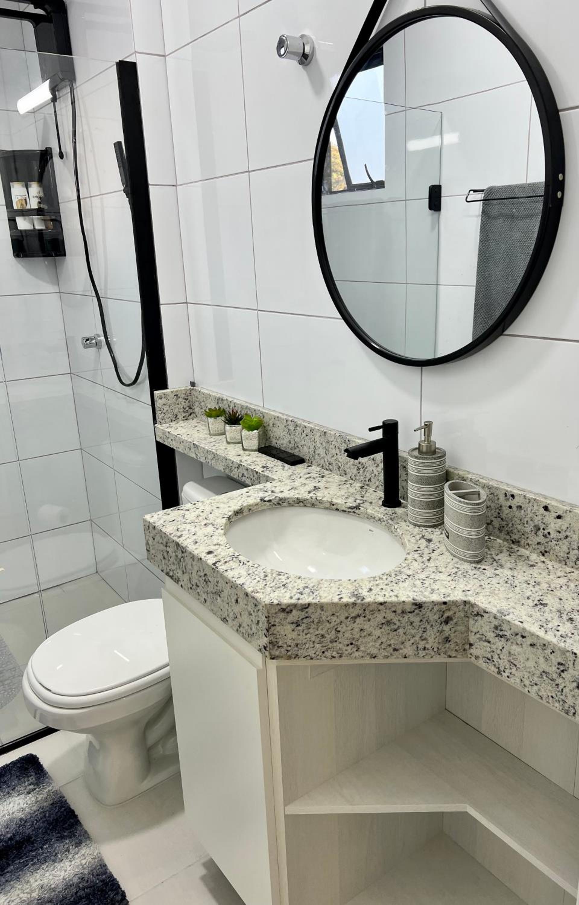 Apto novo com AC 1 quadra da praia Guaratuba PR