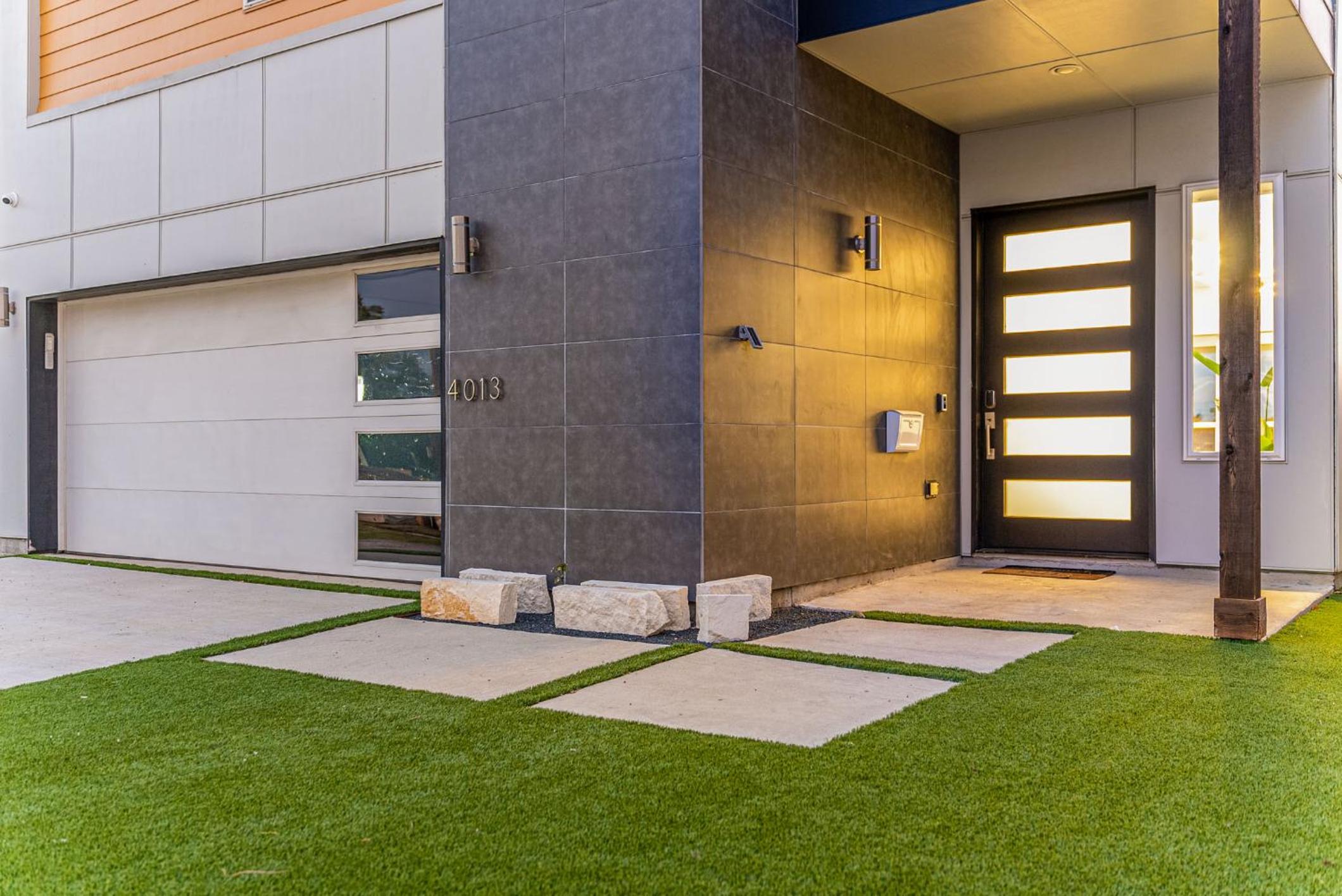 Luxury Home With Rooftop Views view 4