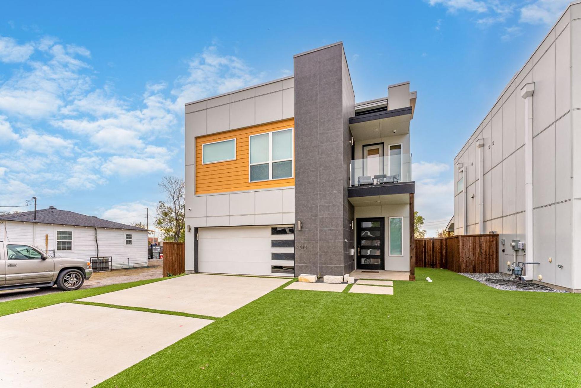 Luxury Home With Rooftop Views view 3