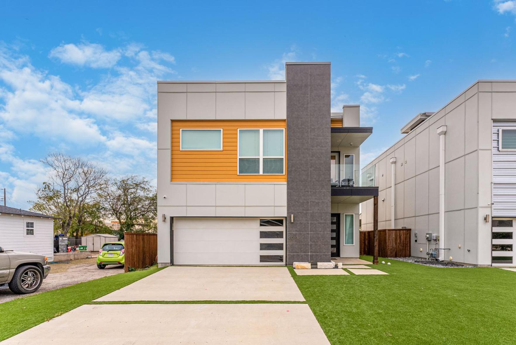 Luxury Home With Rooftop Views view 2