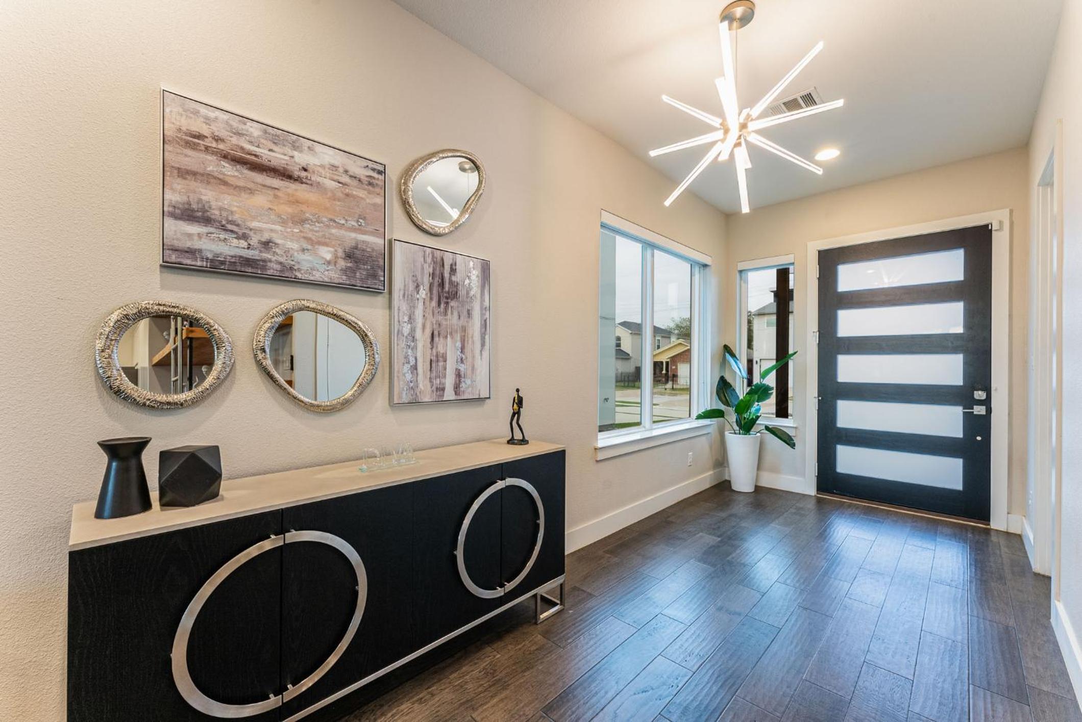 Luxury Home With Rooftop Views view 5