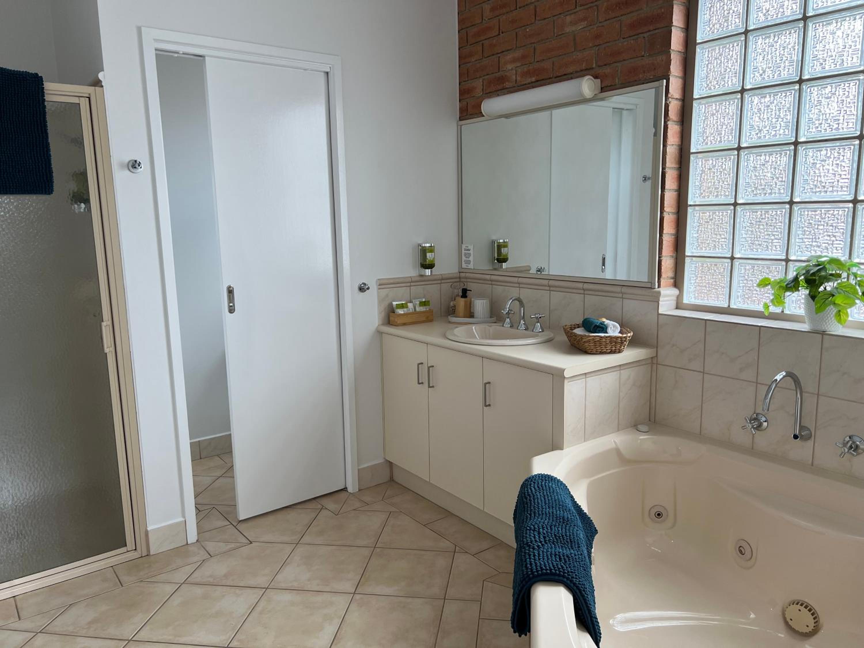 Coastal Waters Motor Inn - Property Image 95