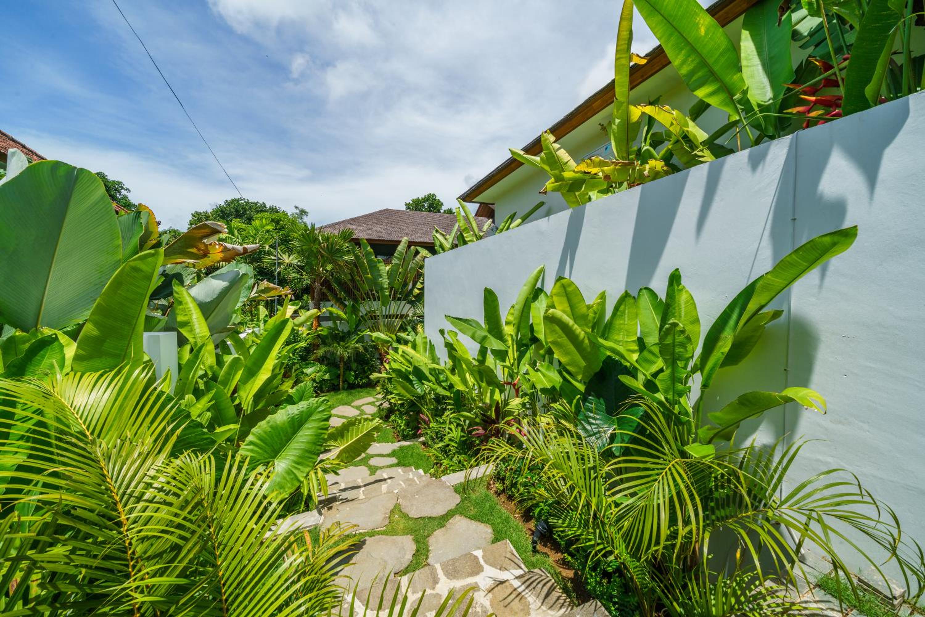 Villa Kauh - Luxury Tropical 5BR Villa Close to Pererenan Beach view 5