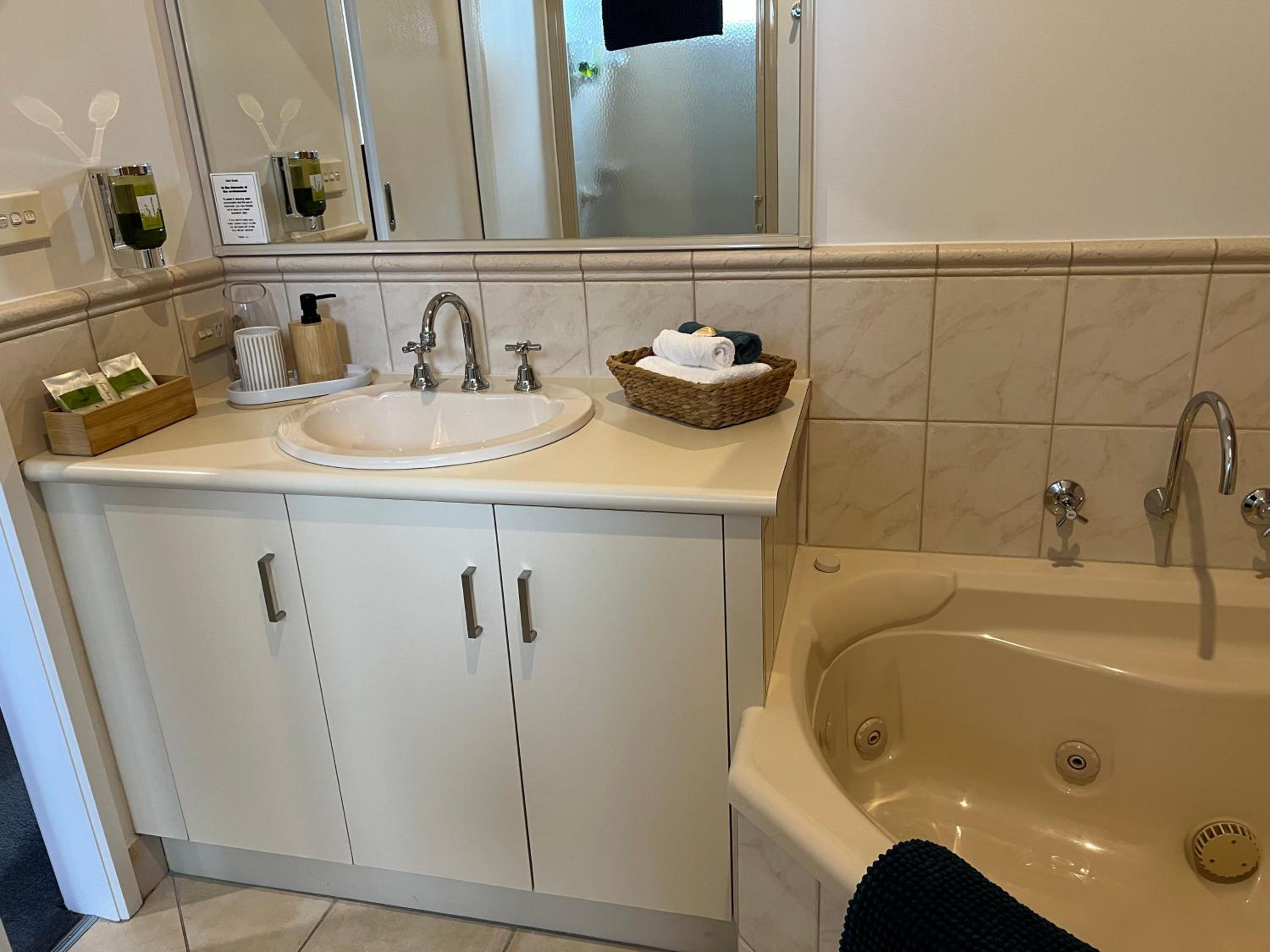 Coastal Waters Motor Inn - Property Image 110