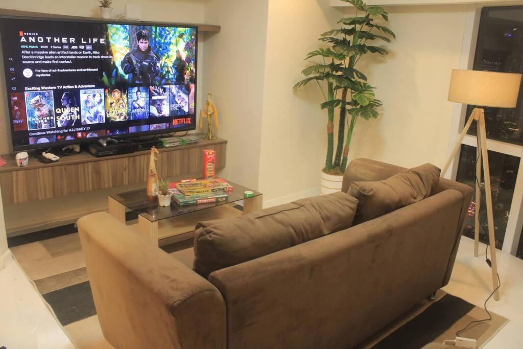 A2J Luxury 2BR Suite Near High Street BGC Taguig