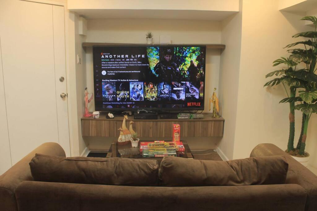 A2J Luxury 2BR Suite Near High Street BGC Taguig