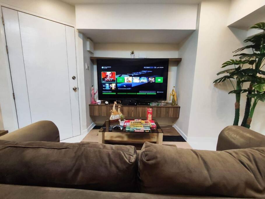 A2J Luxury 2BR Suite Near High Street BGC Taguig