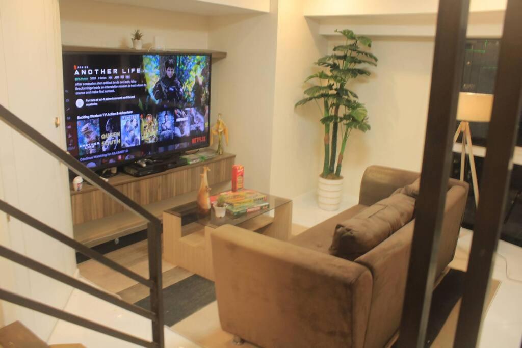 A2J Luxury 2BR Suite Near High Street BGC Taguig