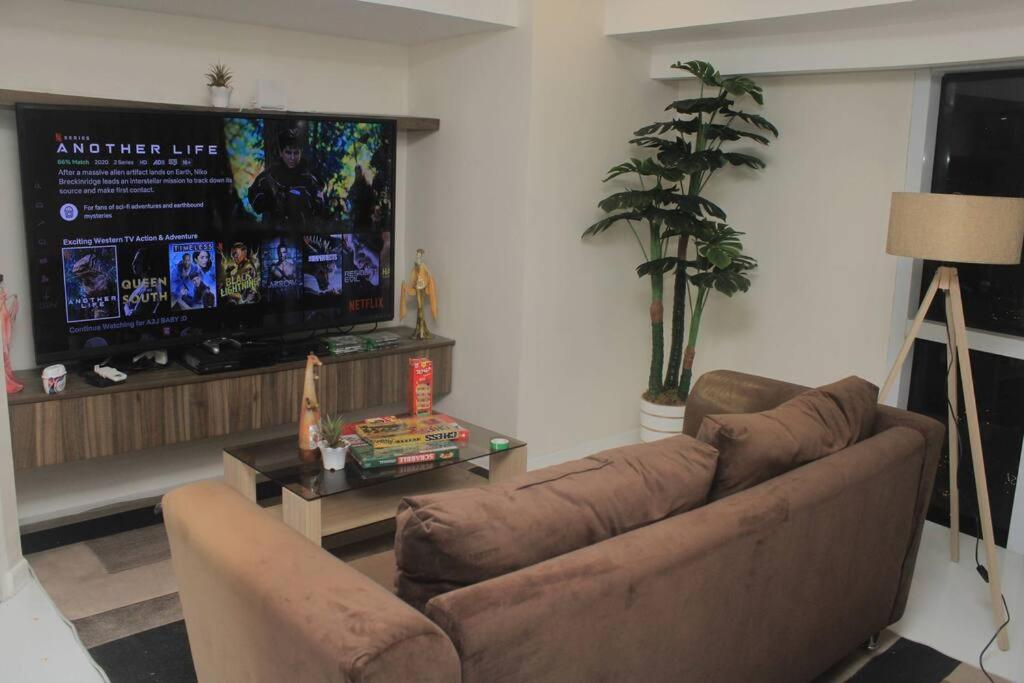 A2J Luxury 2BR Suite Near High Street BGC Taguig