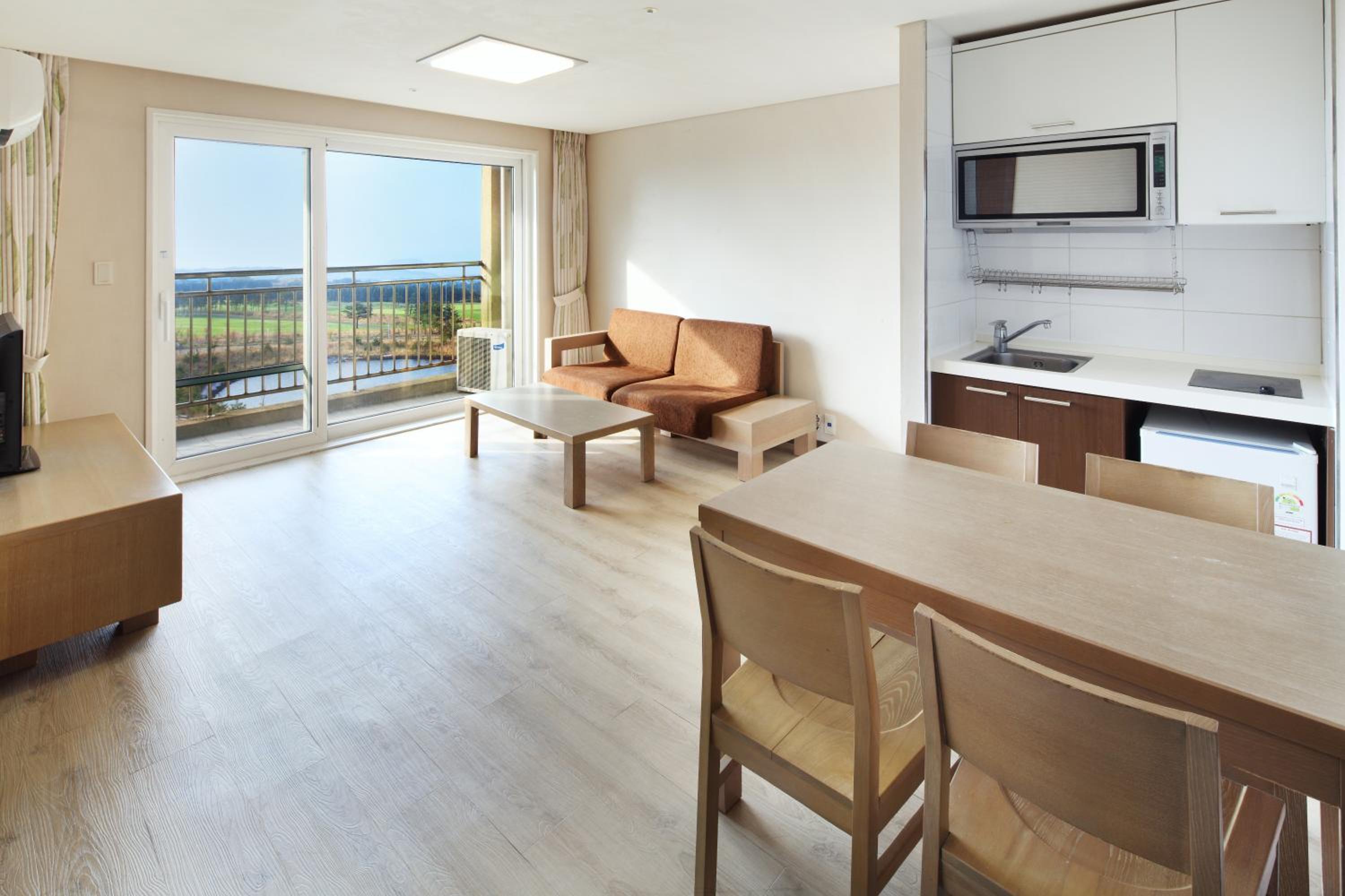 Jeju Vacations - Hanwha Resort Jeju - Property Image 5