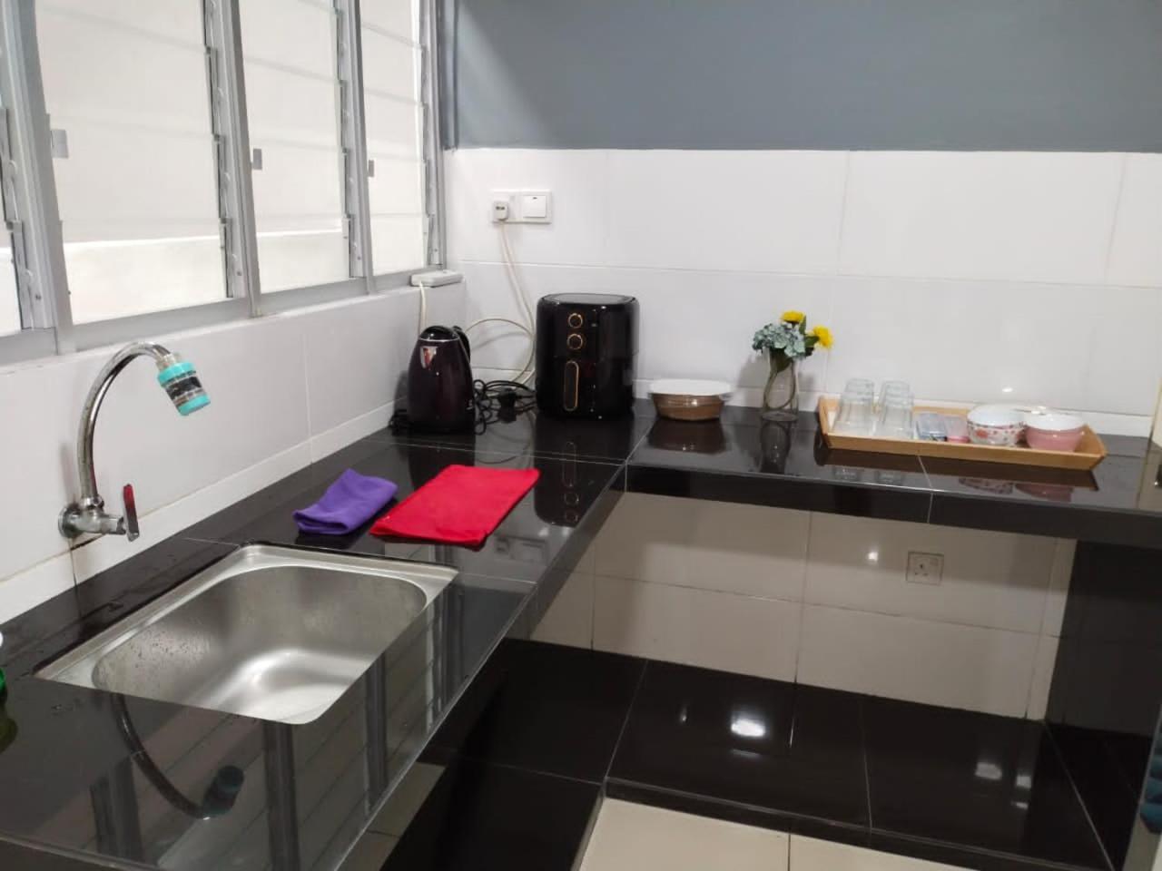 3 bedrooms big house saville cheras MRT with balcony photo 7