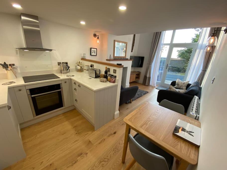 Brigstone Stable - charming peaceful cottage view 2