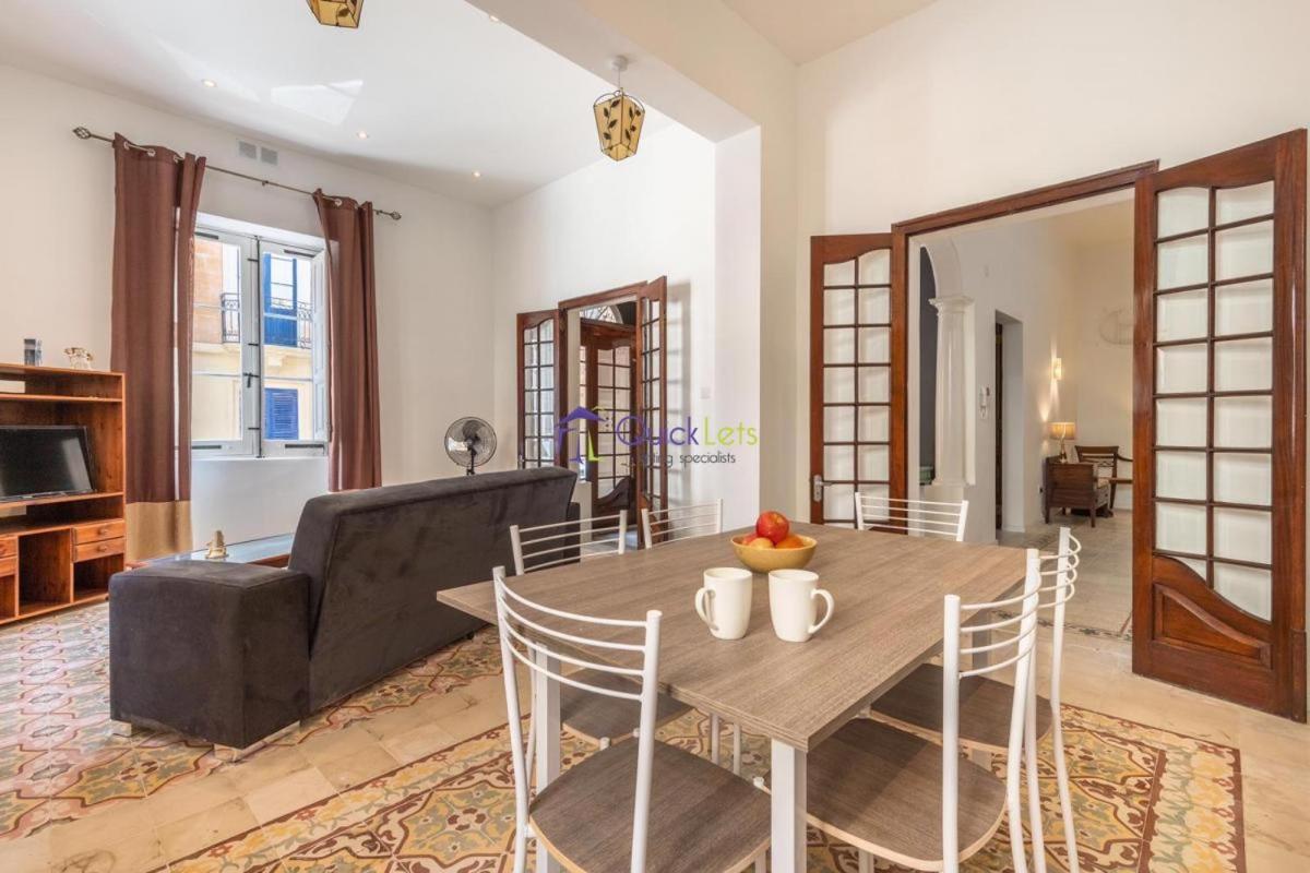 Spacious 4-Bedrooms Townhouse in Tas-Sliema view 2