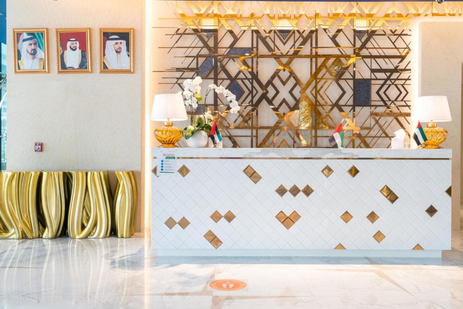 Vacay Lettings - Damac Prive studio with canal view