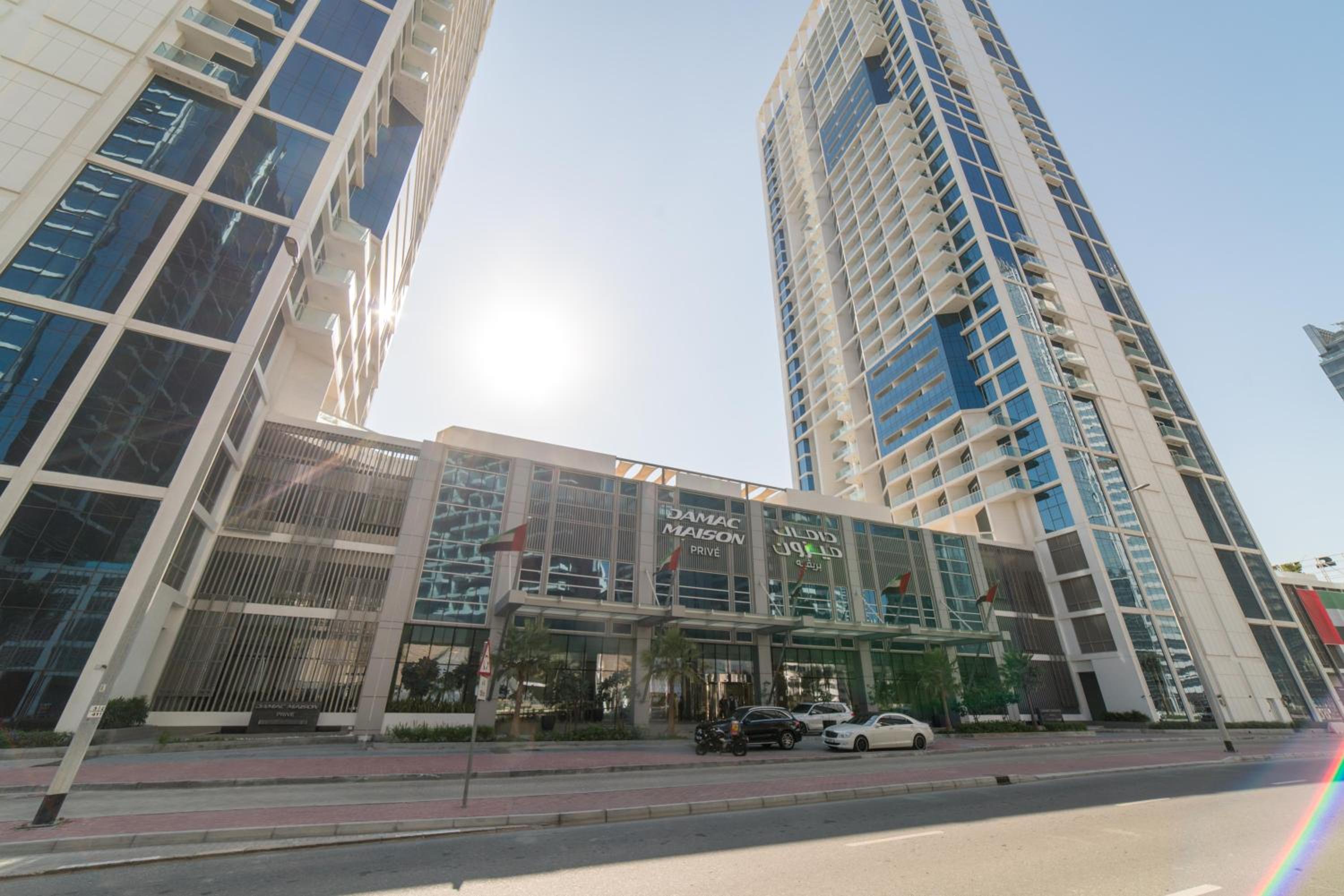 Vacay Lettings - Damac Prive studio with canal view