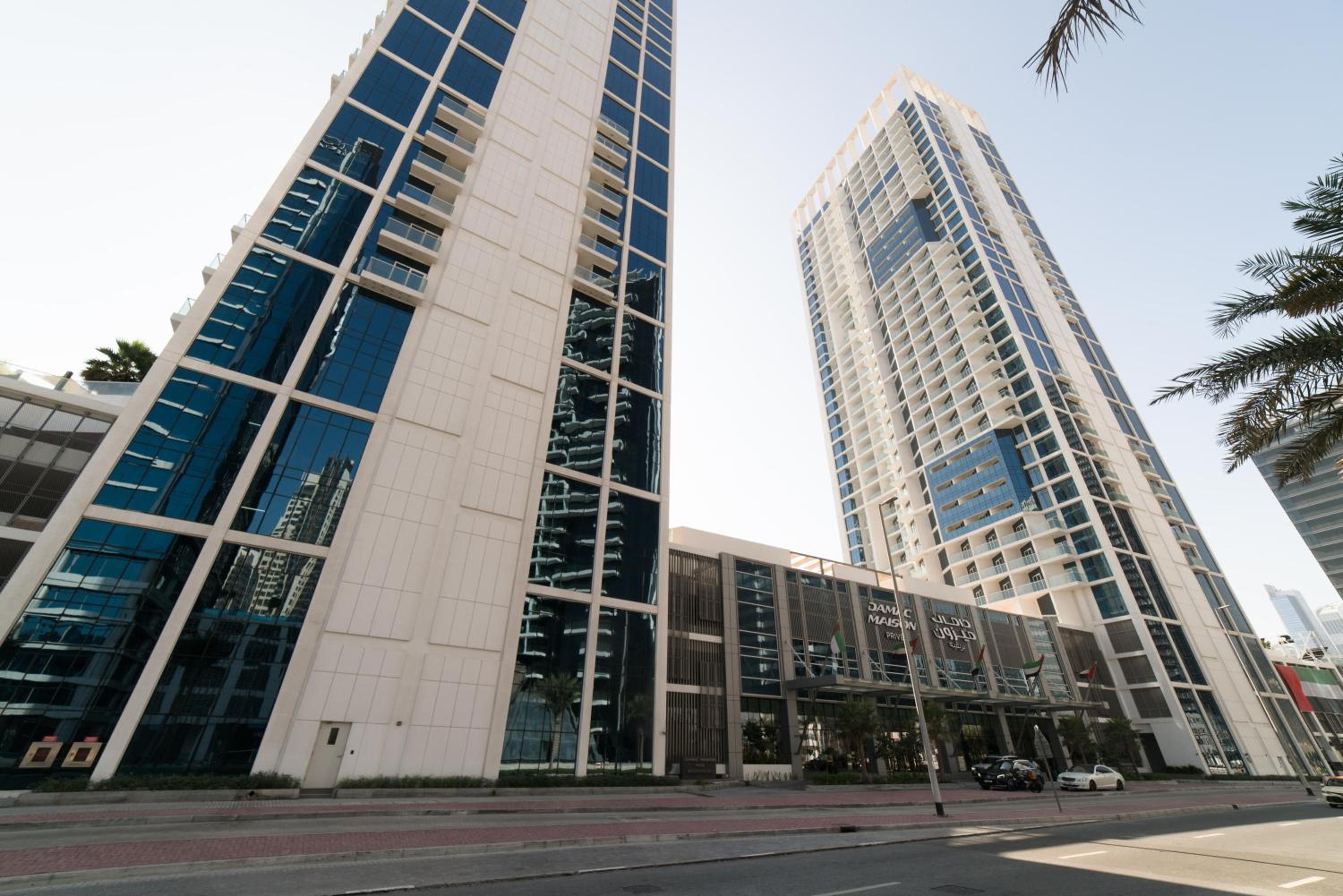 Vacay Lettings - Damac Prive studio with canal view