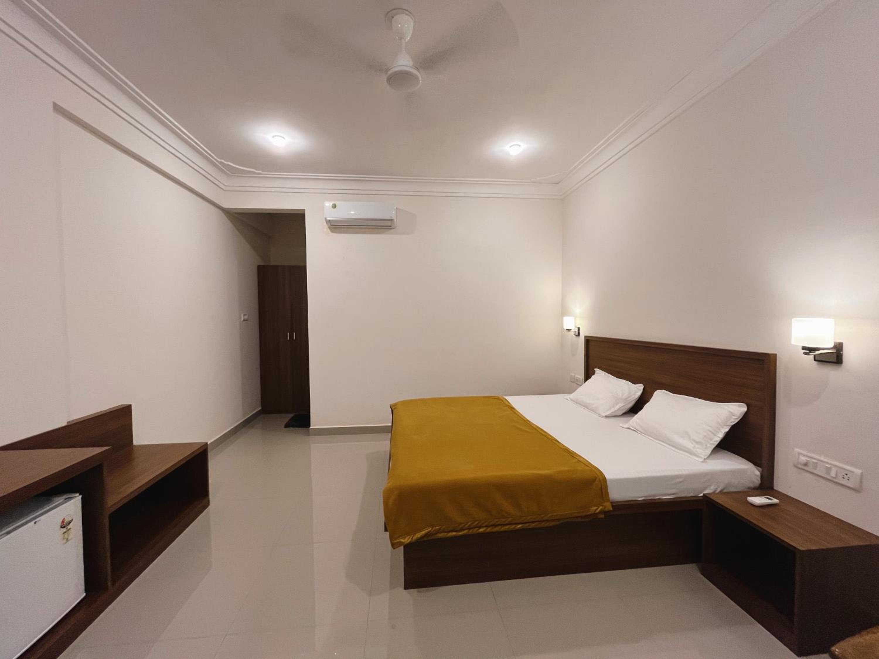Morjim Sunset Hotel