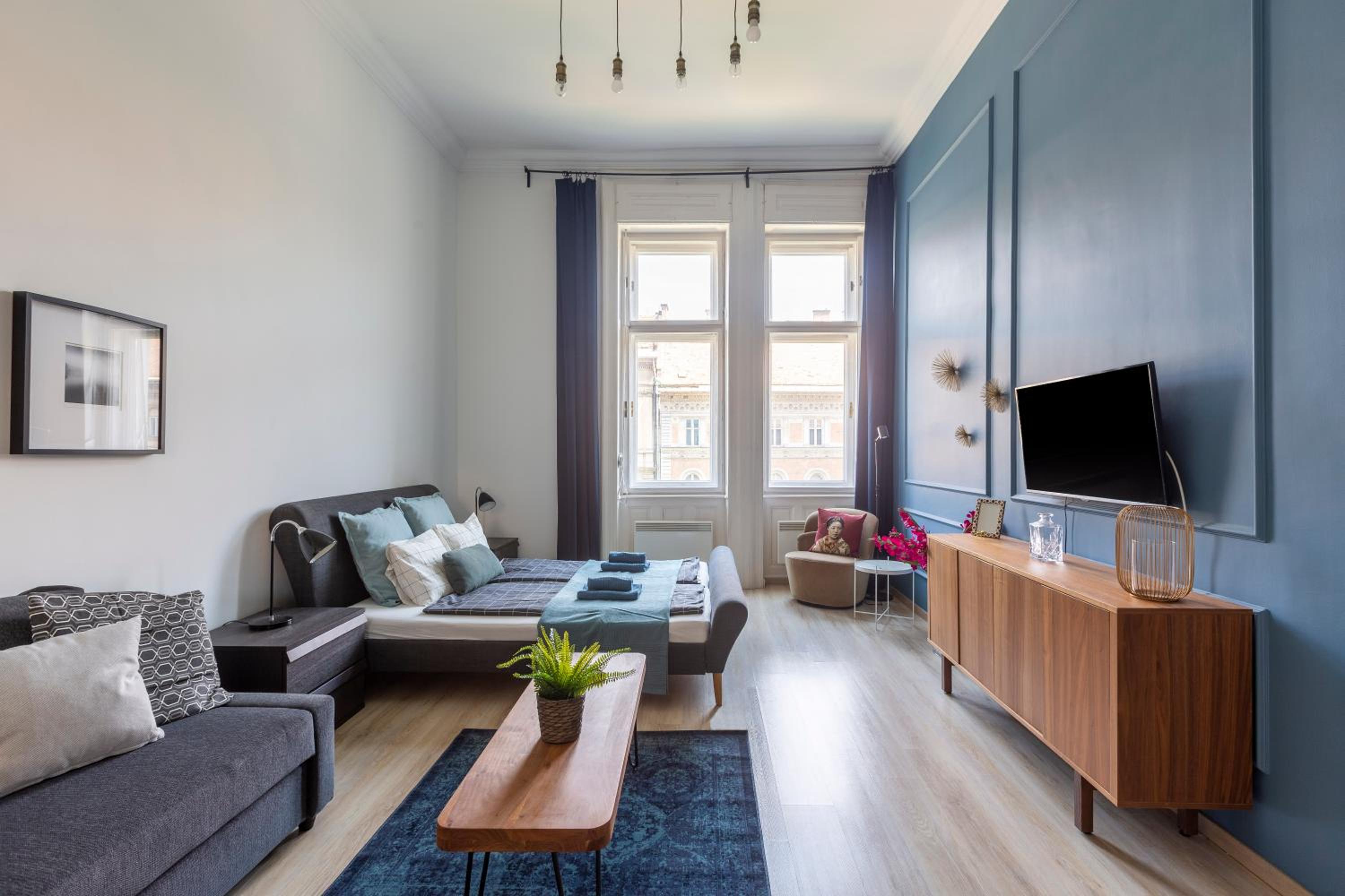 Deluxe Downtown Home by Elisabeth view 2