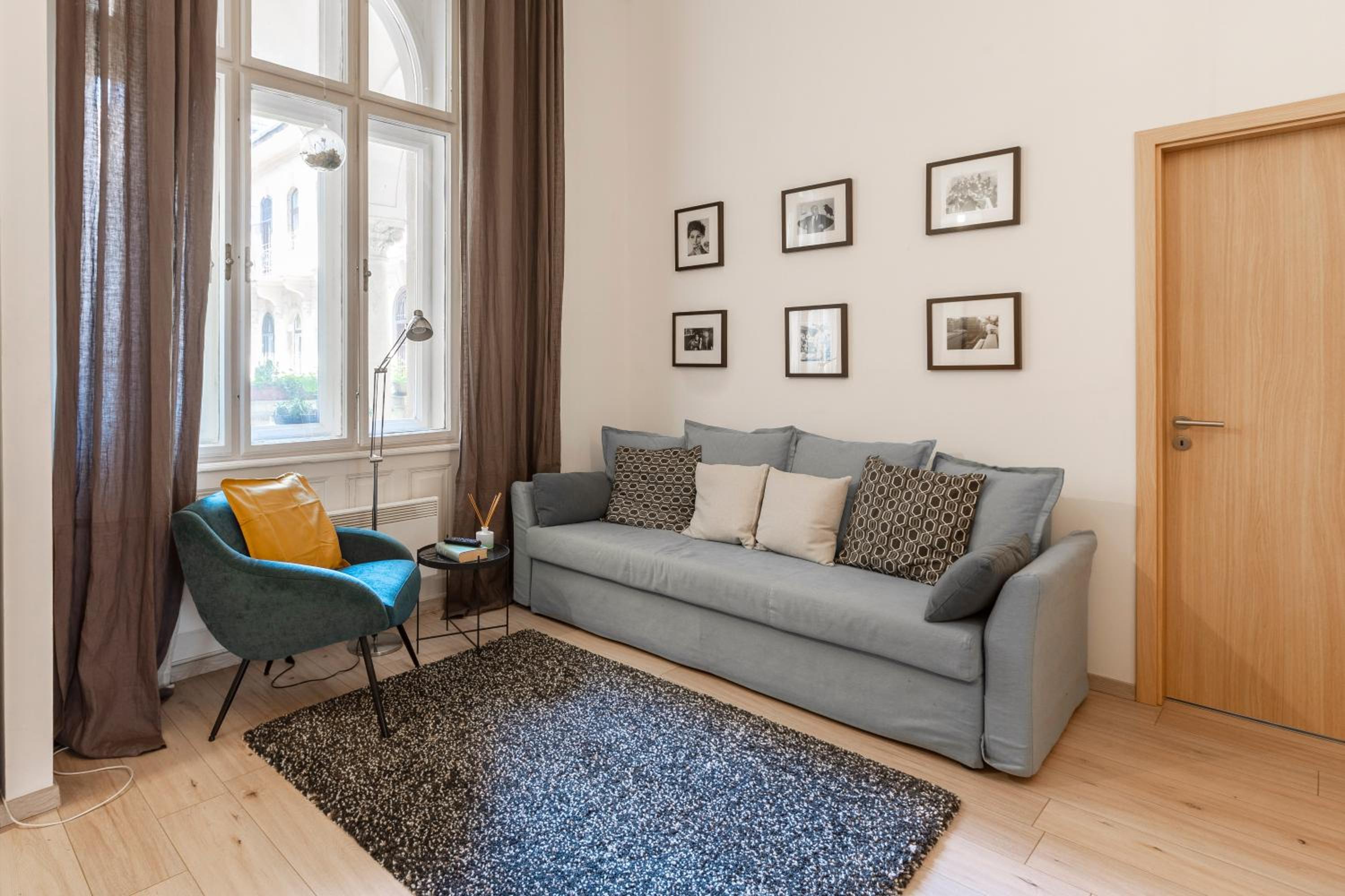 Deluxe Downtown Home by Elisabeth view 4
