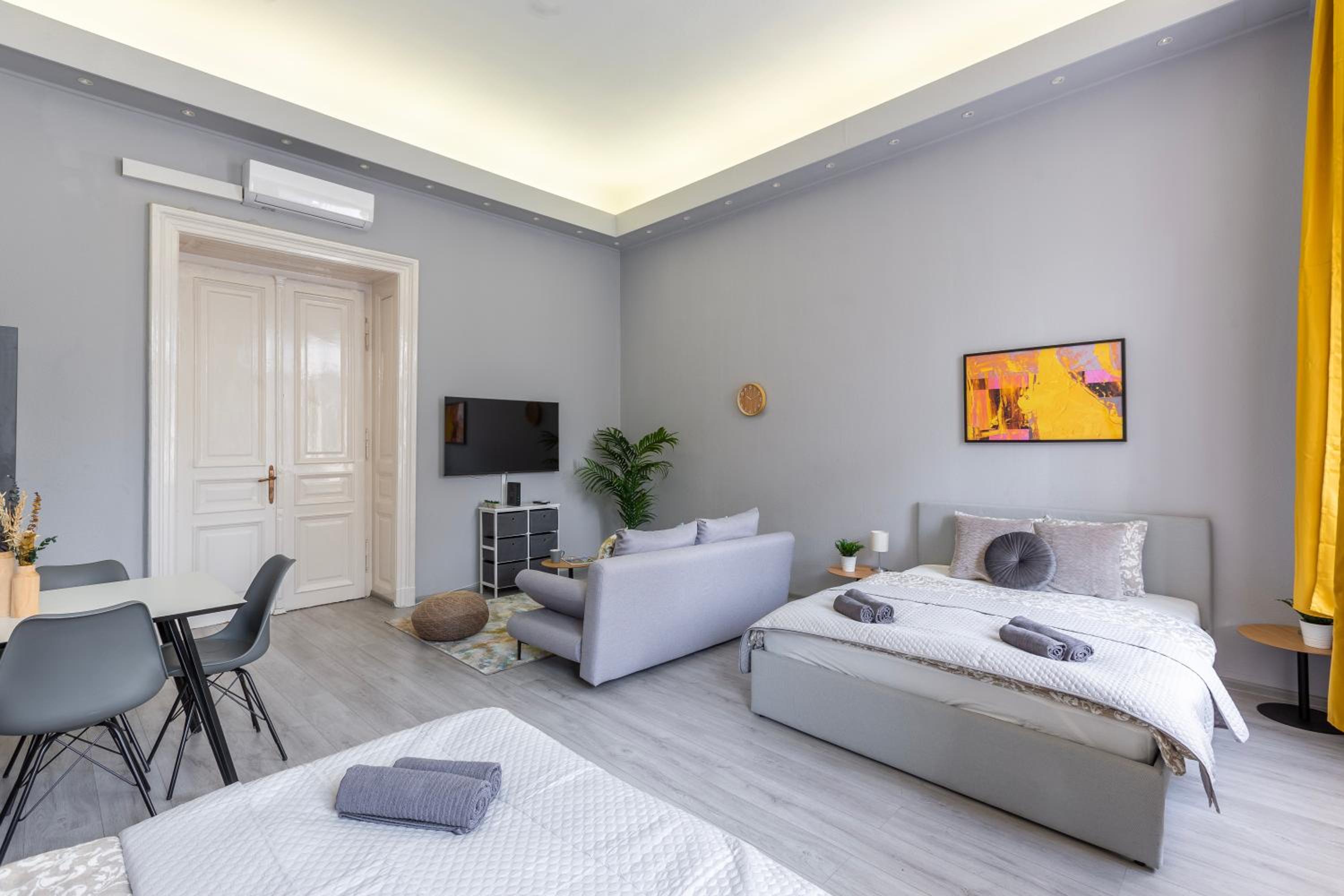 Downtown Apartment in the Heart of Budapest view 3