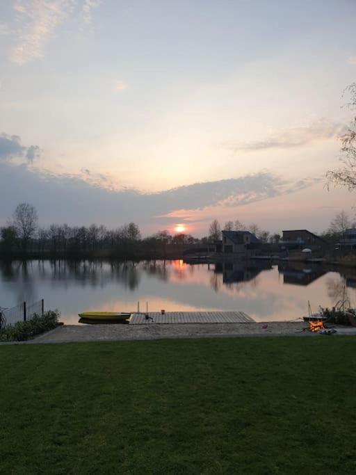 Ferienhaus mit privatem Seezugang, Sauna, Strand, Wassersport, Ruderboot, Stand Upp