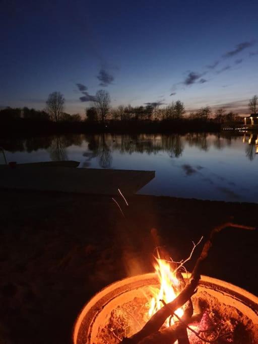 Ferienhaus mit privatem Seezugang, Sauna, Strand, Wassersport, Ruderboot, Stand Upp
