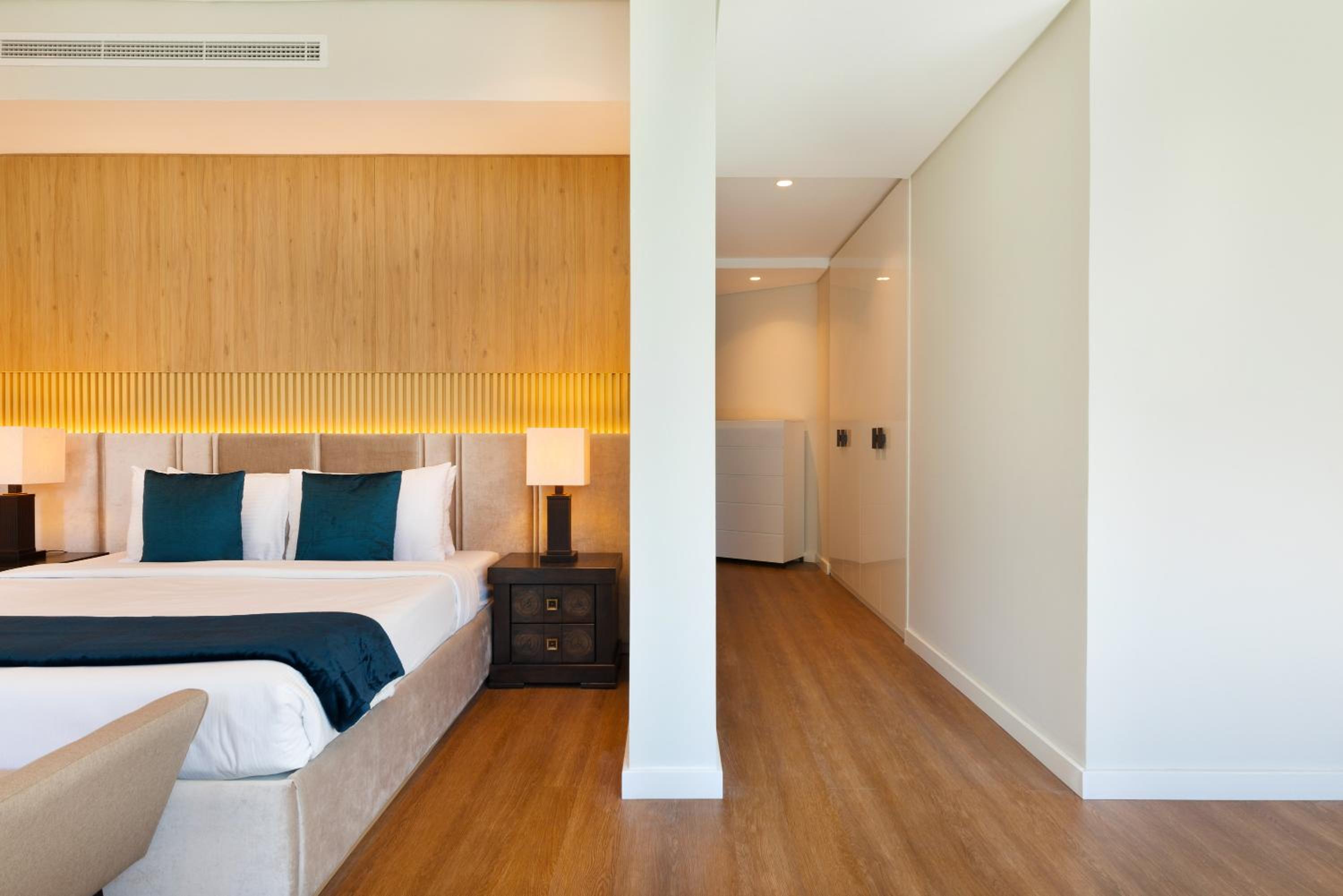 Maison Privee - Stunning 3-Floor Villa with Kids Room & Rooftop Terrace over Dubai Marina