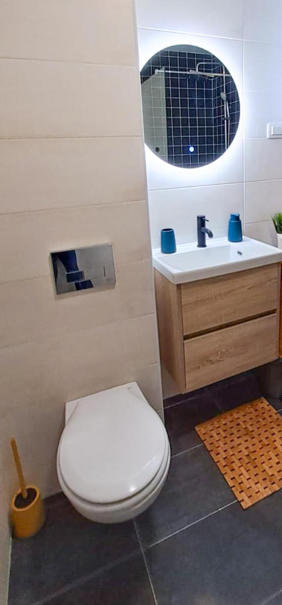 Stylish One Bedroom Apartment view 4