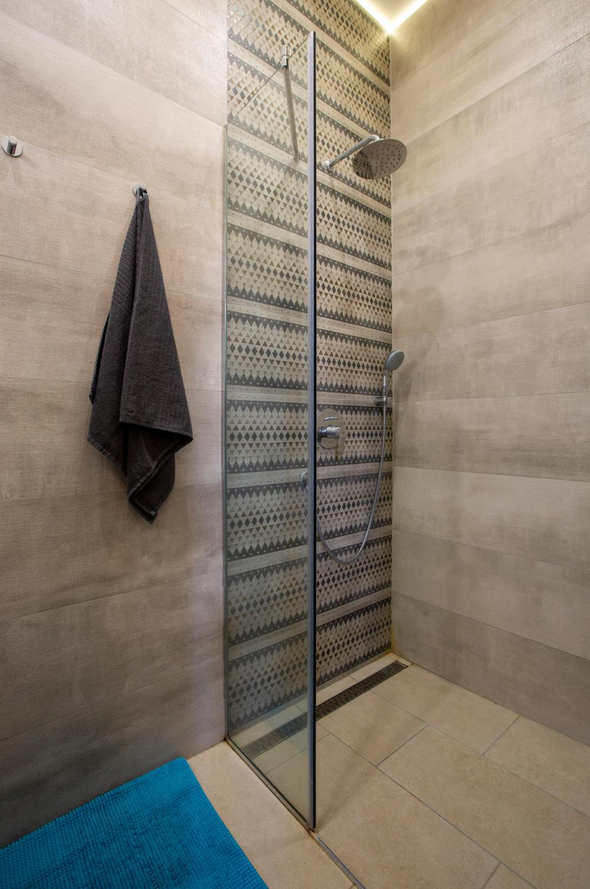 Luxury Quentin Apartment 3 BEDRM, 2 BATHRM view 5