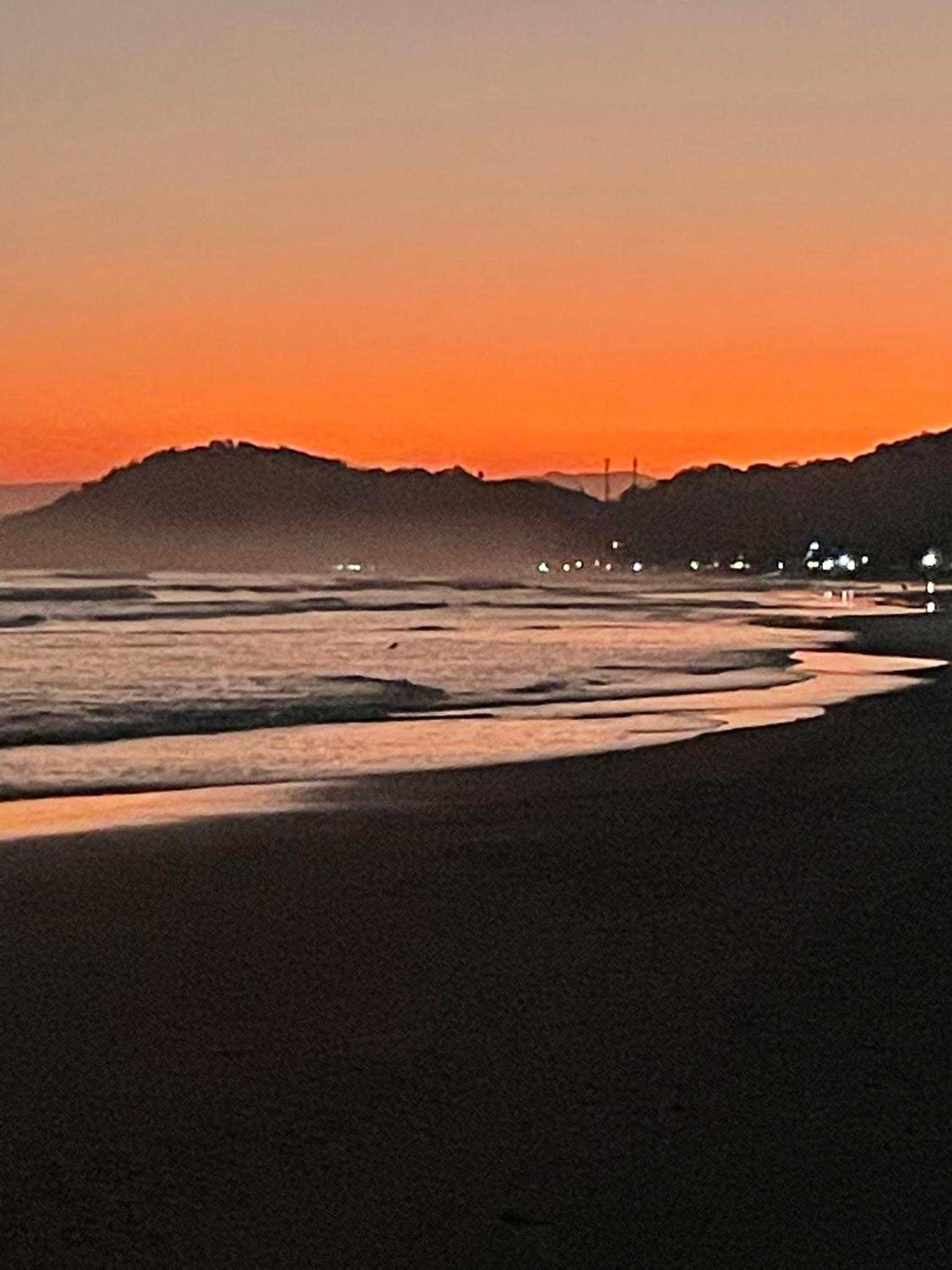 Linda casa em Juquehy a 150 metros da praia!! Casa em condomínio!