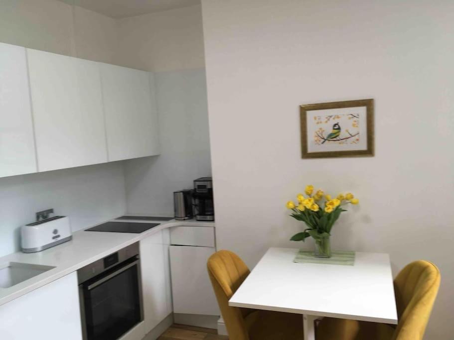 Newly refurbished 2-bedroom flat in Notting Hill