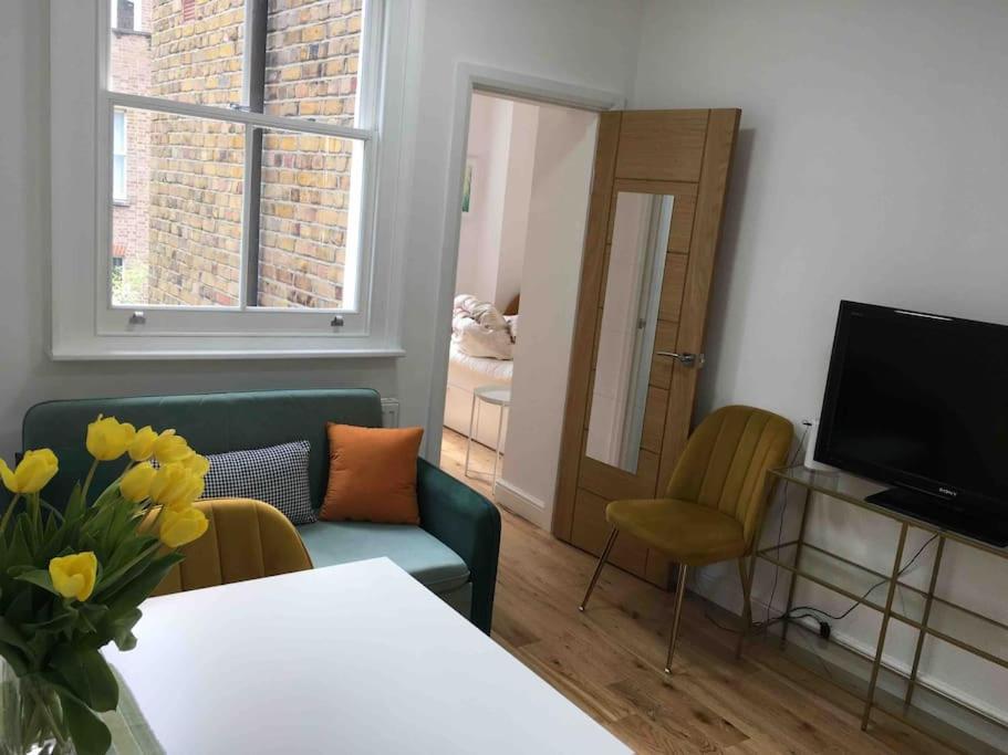 Newly refurbished 2-bedroom flat in Notting Hill