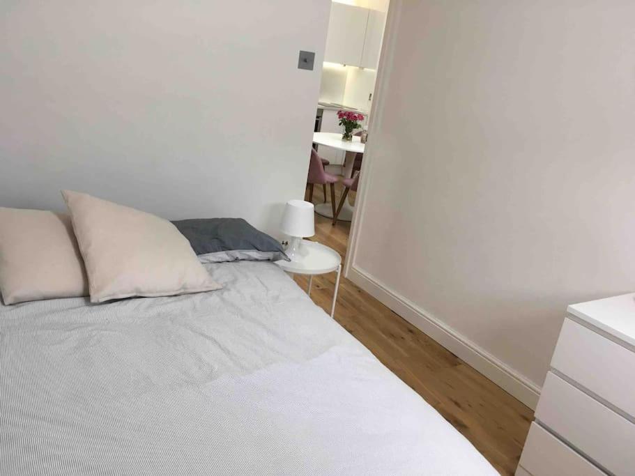 Newly refurbished 2-bedroom flat in Notting Hill