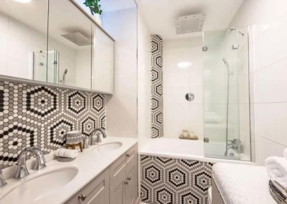 Newly refurbished 2-bedroom flat in Notting Hill
