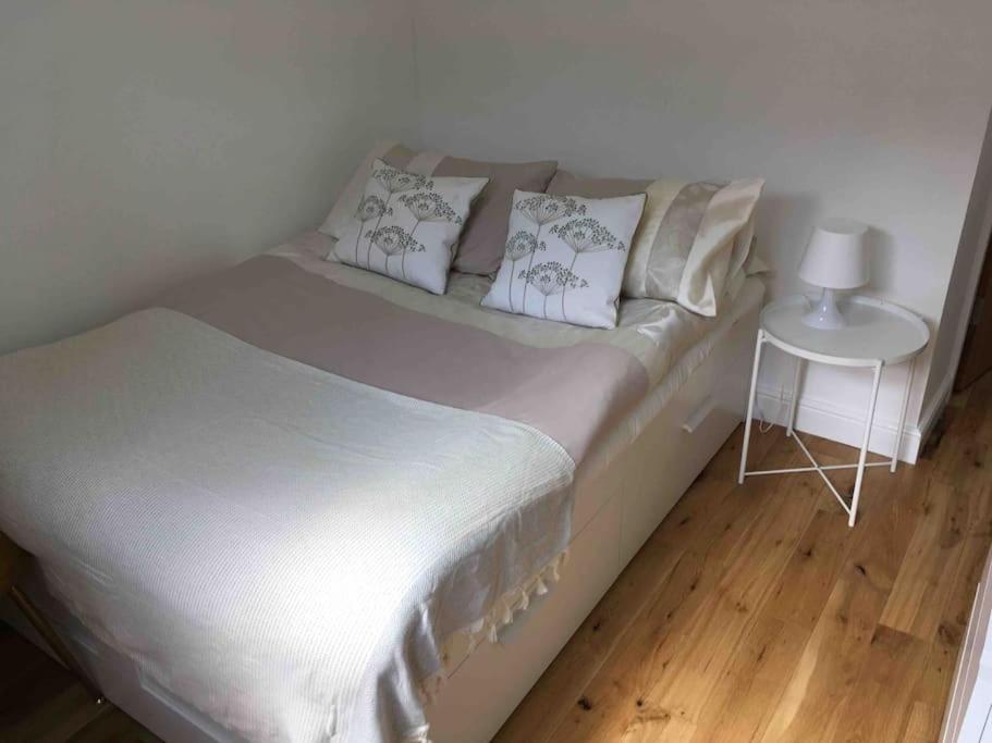 Newly refurbished 2-bedroom flat in Notting Hill
