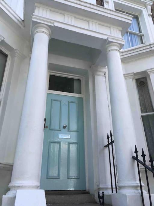 Newly refurbished 2-bedroom flat in Notting Hill