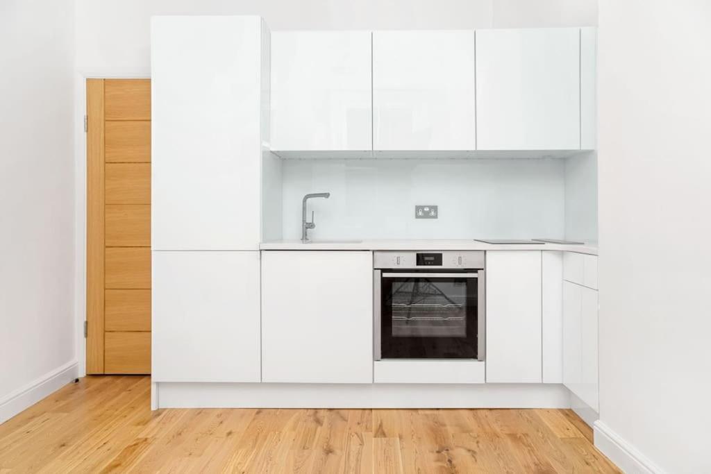 Newly refurbished 2-bedroom flat in Notting Hill
