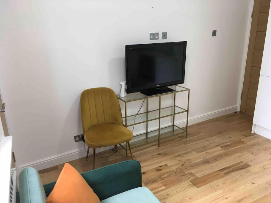 Newly refurbished 2-bedroom flat in Notting Hill