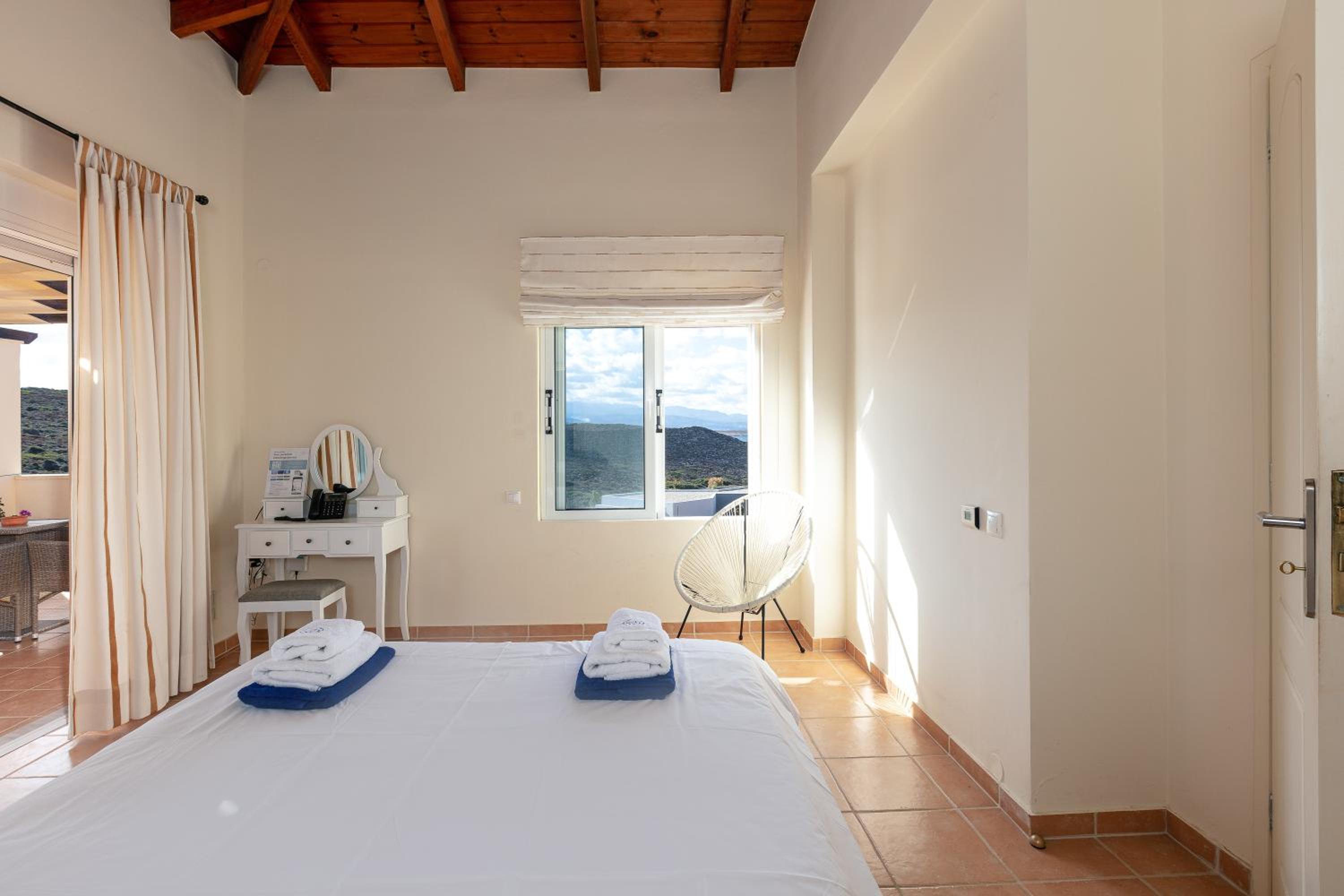 Lake and Sea Villa view 5