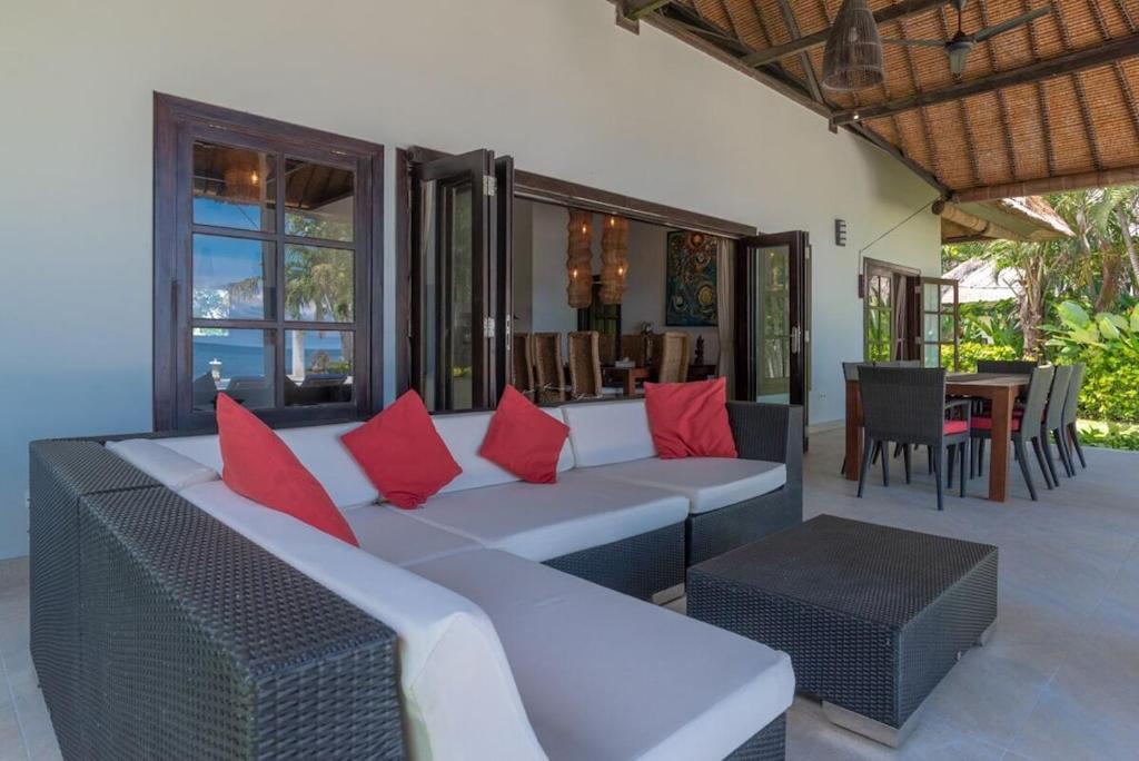 Villa Sali: luxury beach villa with staff! view 3