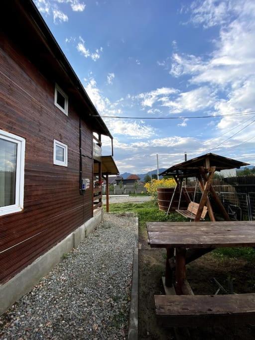 Cabană la poalele munților cu ciubăr view 4