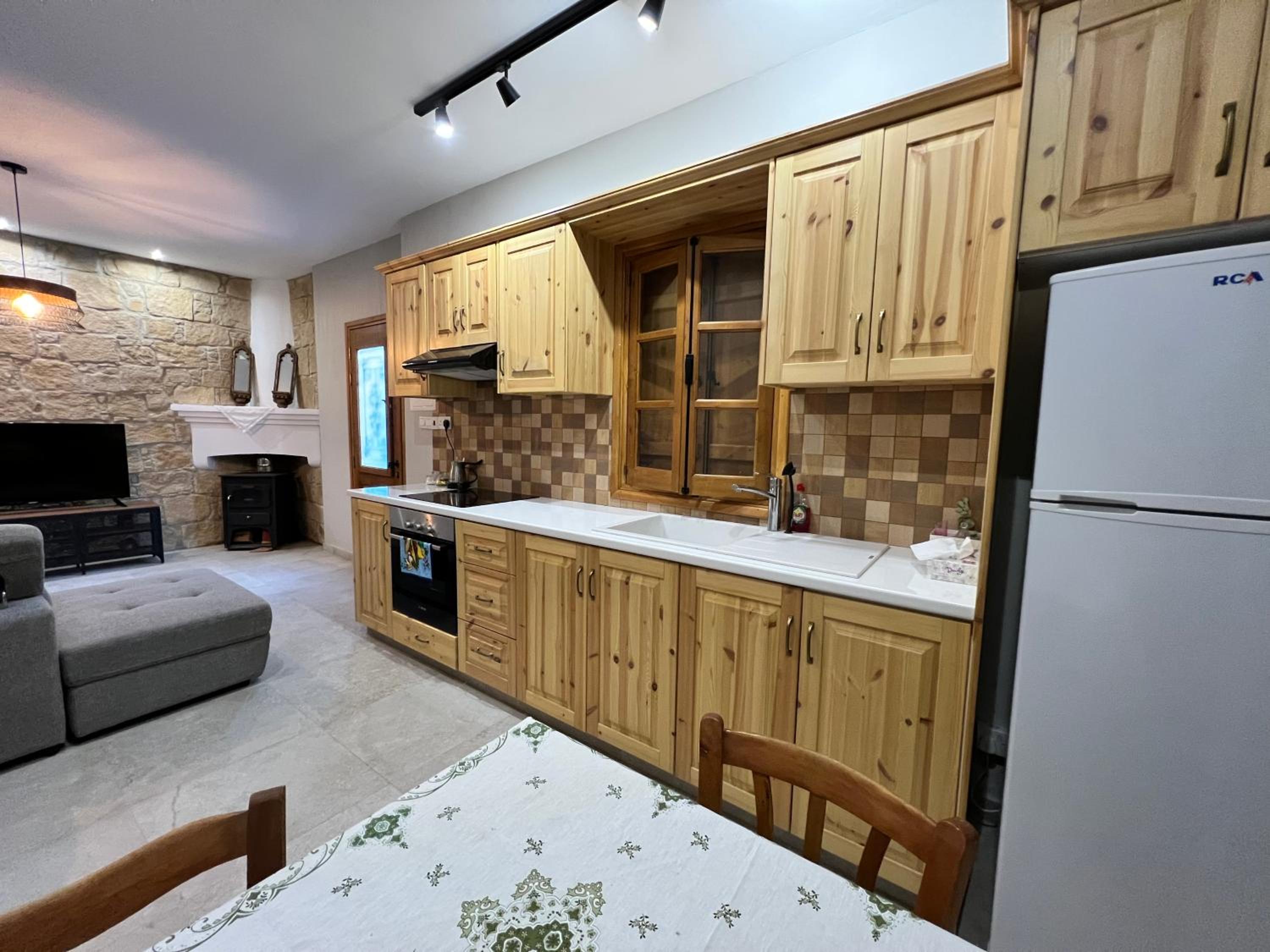Eftis - Renovated Traditional House