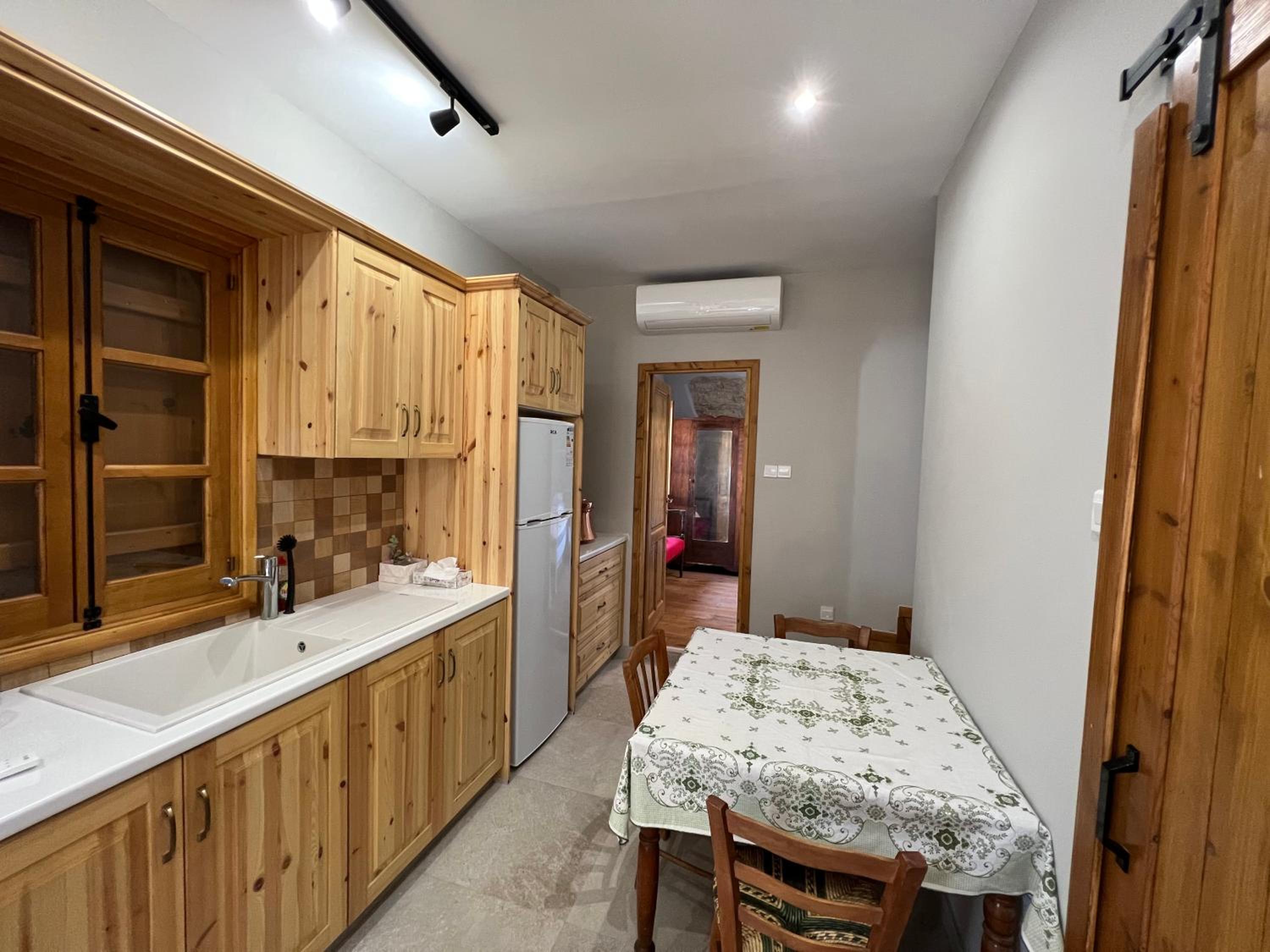 Eftis - Renovated Traditional House
