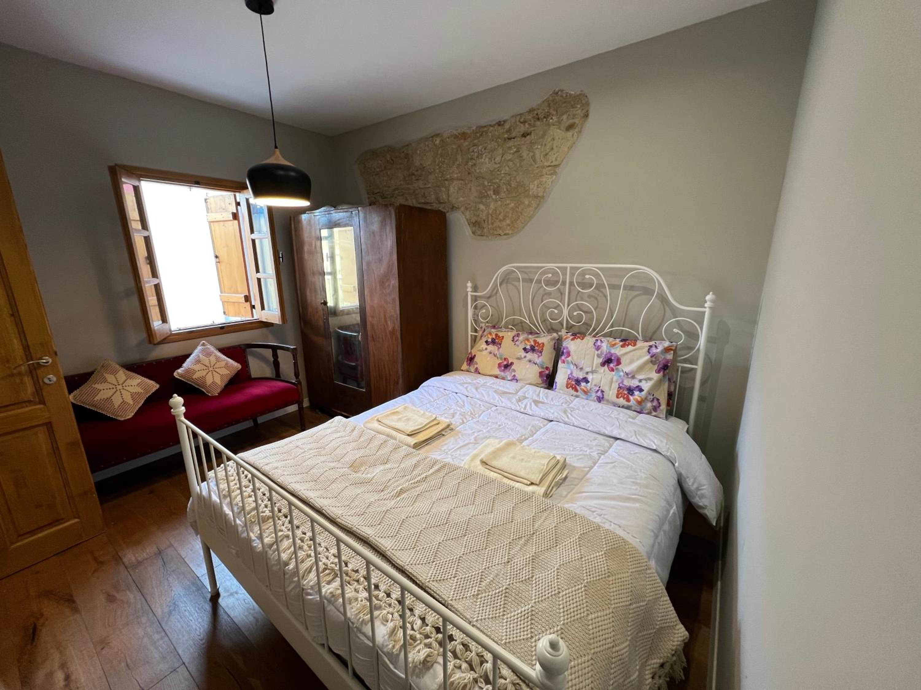 Eftis - Renovated Traditional House