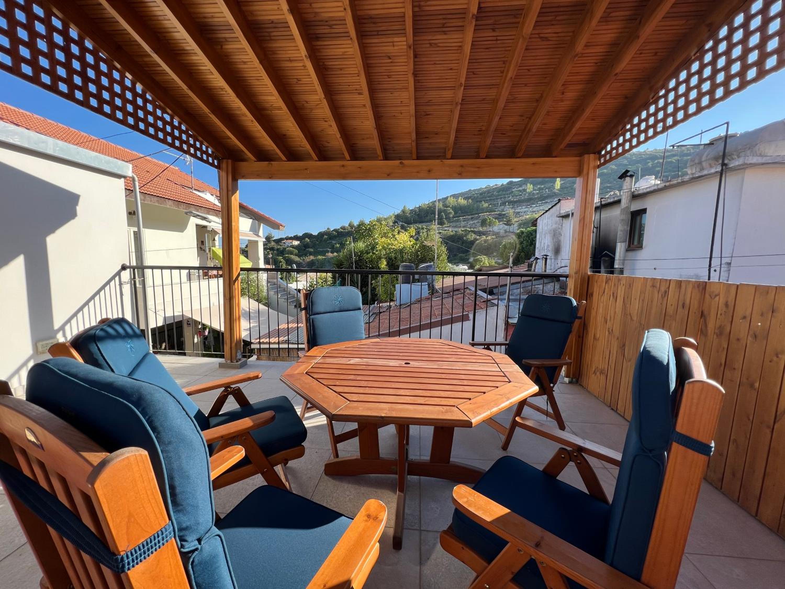 Eftis - Renovated Traditional House