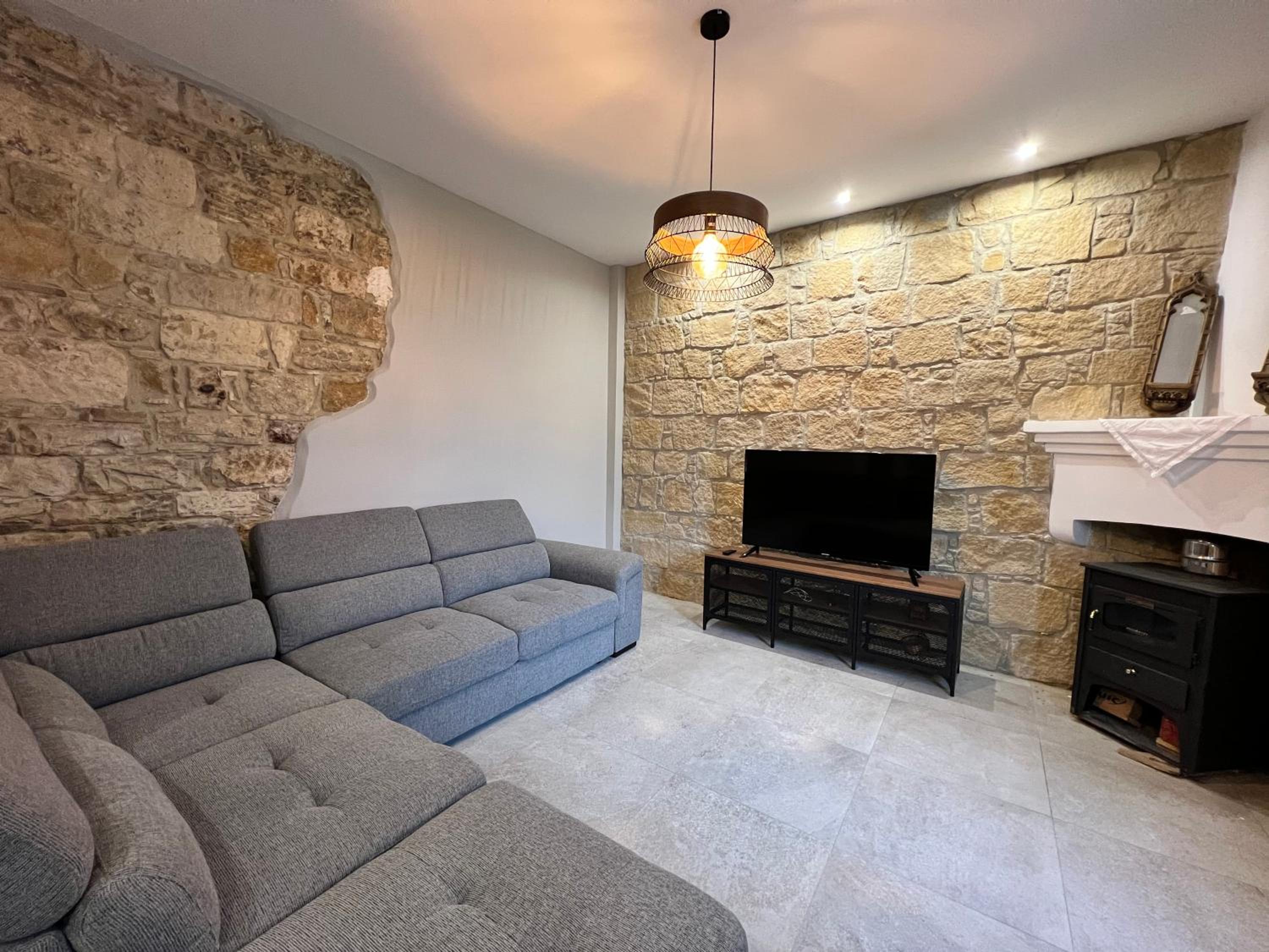 Eftis - Renovated Traditional House
