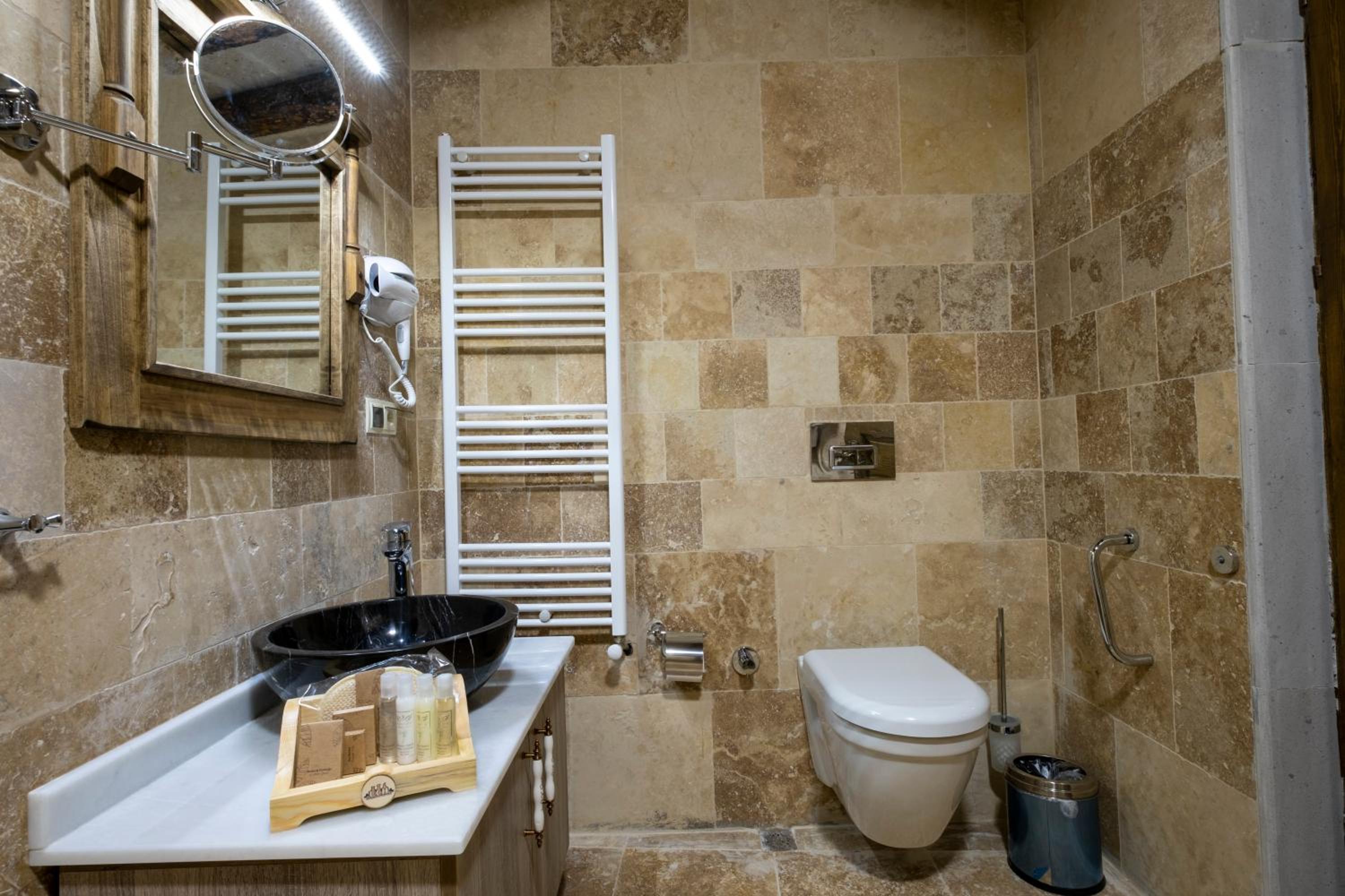 Underground Cave Suites Hotel - Image 86